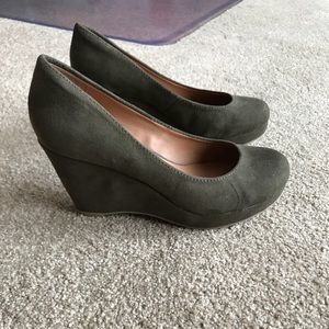 Nine West Olive Wedges